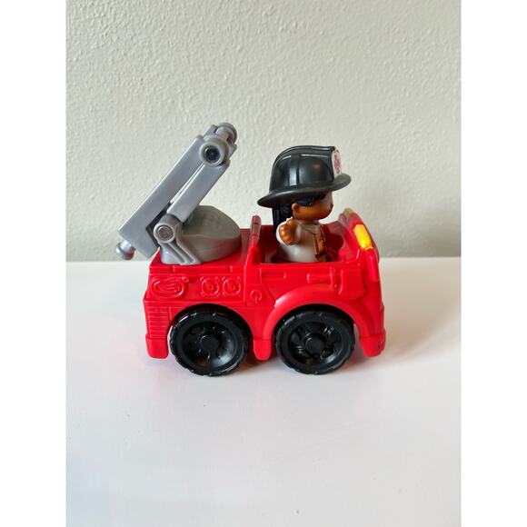 Fisher-Price Little People Pick-Up Truck and Fire Engine toy lot with Figures - Picture 8 of 9